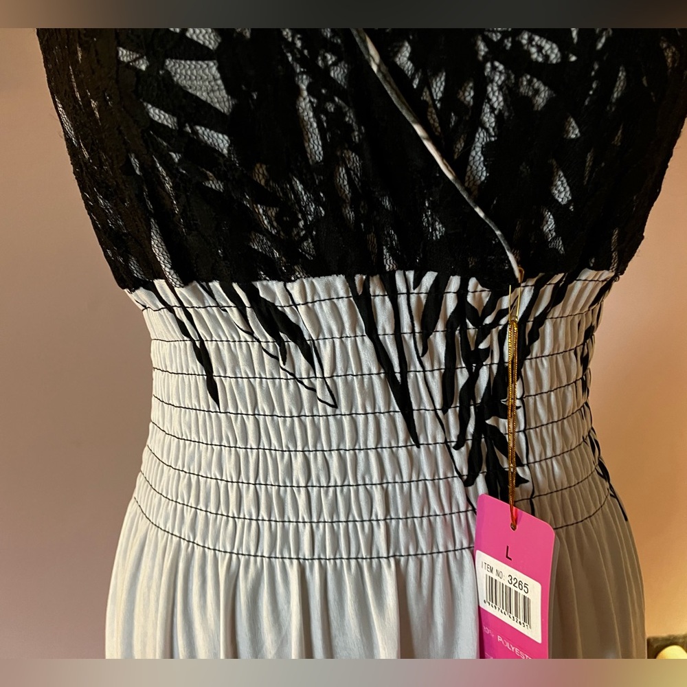 BNWT Beautiful Flowy B&W Maxi Dress size L - Picture 9 of 15
